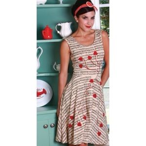 Effies Hearts Music Red Hearts beige dress size Small.
